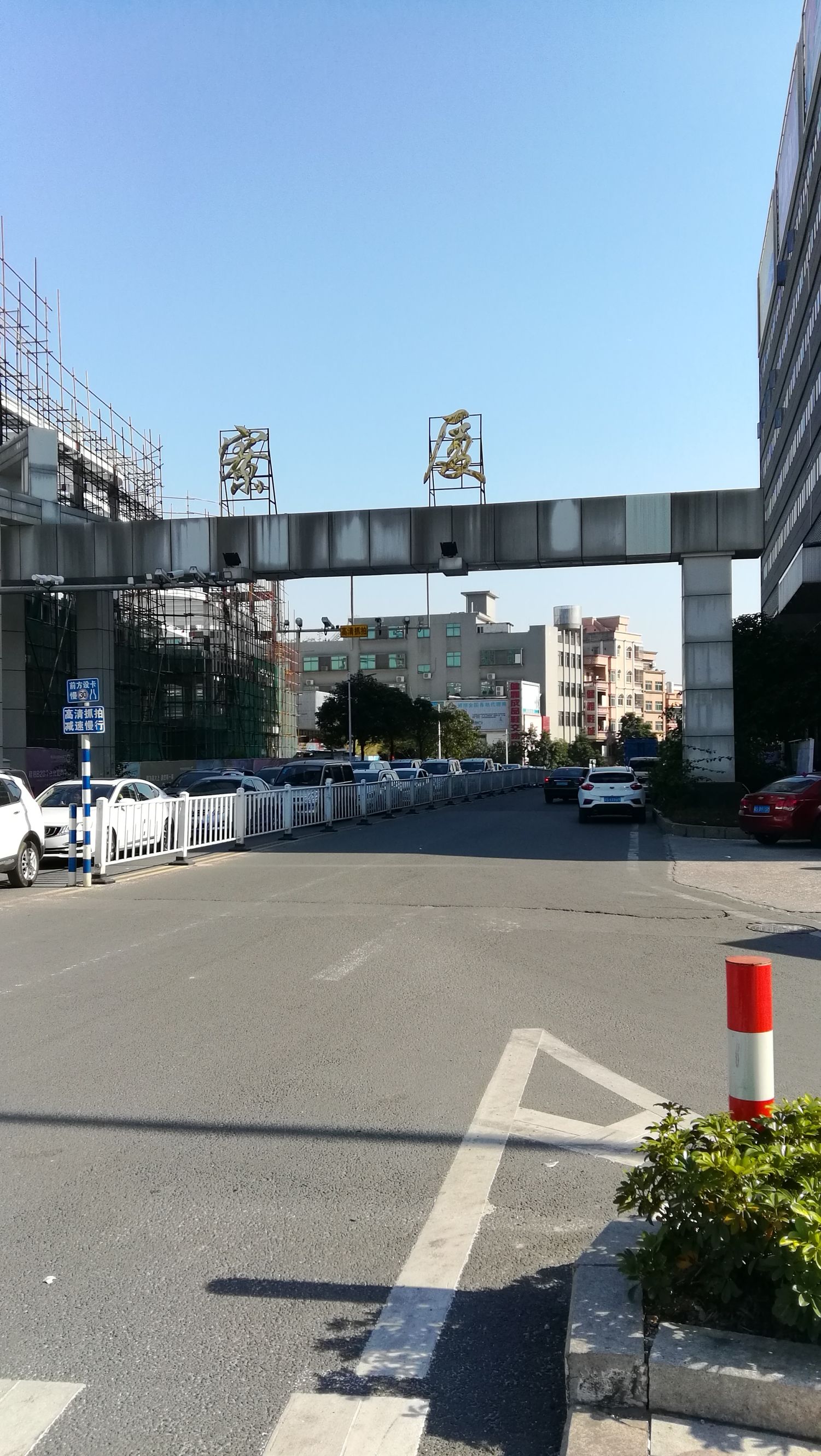 中国最大鞋服基地在哪里,中国最大的外贸服装批发市场