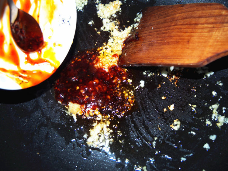 正宗铁板鱿鱼制作方法视频,自制铁板鱿鱼酱料的做法