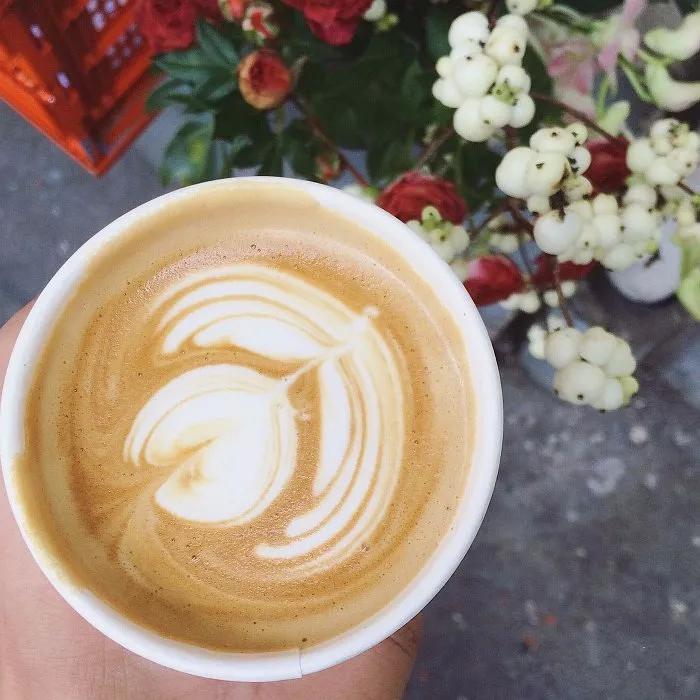 水果店咖啡、菜场咖啡、看魔都这些小窗咖啡店肉搏星爸爸!