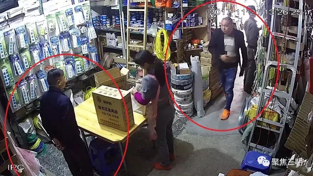 公安悬赏10万元看到此人立即报警,悬赏30万元看到这3个人马上报警