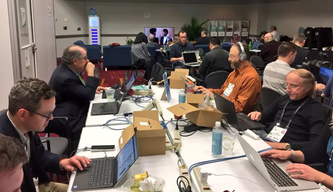 「终结篇」这是玩命的CES，这是玩票的CES｜甲子光年