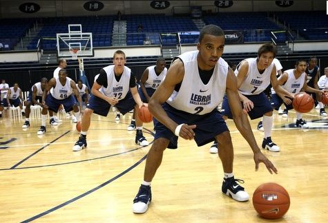 运球老不稳教学视频,感受极致的运球节奏库里过人技巧