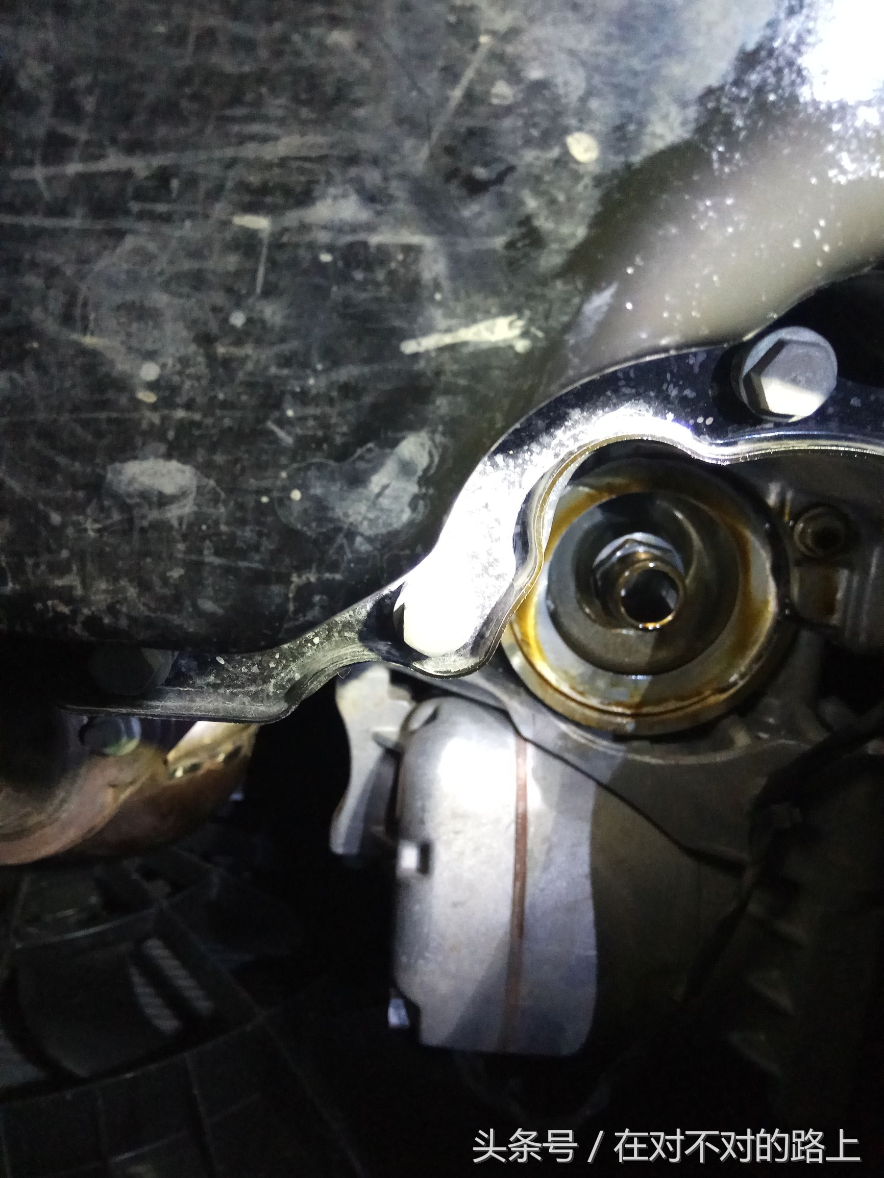 自带机油机滤找汽修厂更换多少钱,自己更换机油机滤