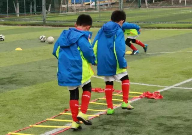 从暖秋到严冬，明基悦宁体育中心青训点秋季班今日正式结业！