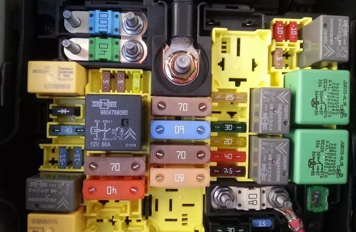 大众宝来雨刷不喷水,雨刷不回位怎么解决