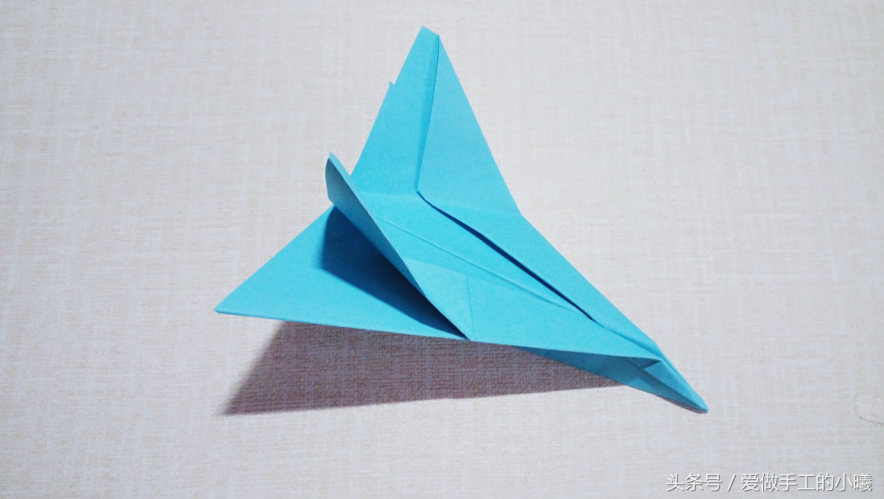 纸飞机童年叠法,童年100款纸飞机慢动作教程