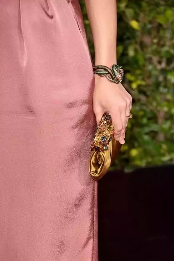 看完这5类珠宝设计,抛弃「猪精」,做维纳斯女孩吧