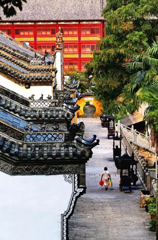 黄冈，这里不只有学霸和试卷