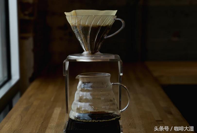 手冲咖啡和机器咖啡区别,摩卡壶和手冲咖啡的区别