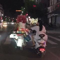 别瞎想，姑娘只是尿急罢了