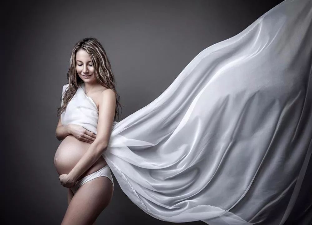 怀孕的第一个月有来例假的感觉没,怀孕的第一个月有什么明显特征