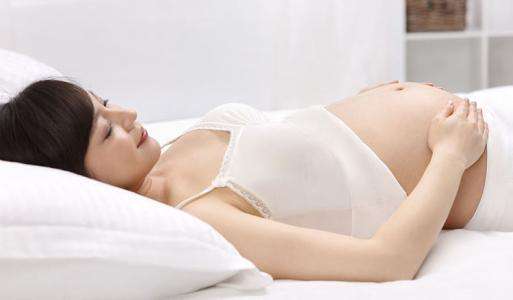 怀孕的第一个月有来例假的感觉没,怀孕的第一个月有什么明显特征