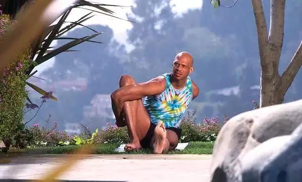 这些出色的男人们，如何谈论瑜伽？