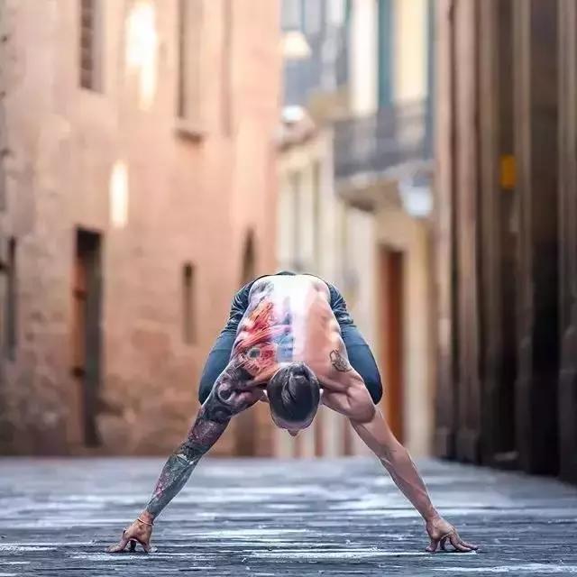 这些出色的男人们，如何谈论瑜伽？