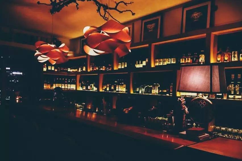 京城那些深不可测的饭局与骗局,揭秘酒馆的酒