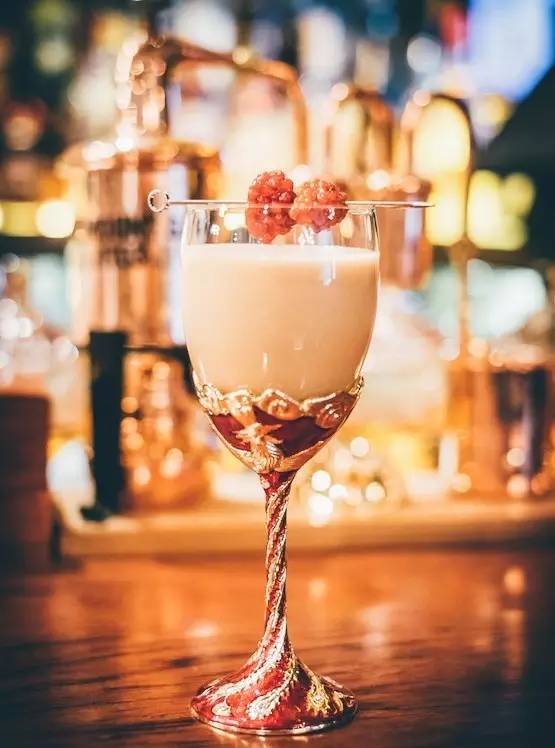 京城那些深不可测的饭局与骗局,揭秘酒馆的酒