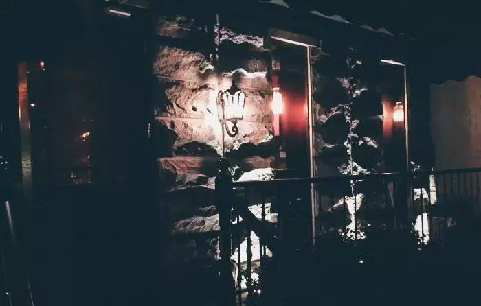 京城那些深不可测的饭局与骗局,揭秘酒馆的酒