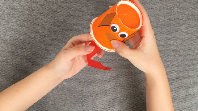 幼儿园简单的动物灯笼手工视频,制作狗狗灯笼儿童手工