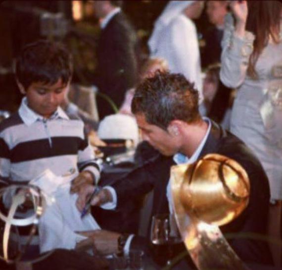 迪拜成龙专属超跑,迪拜成龙