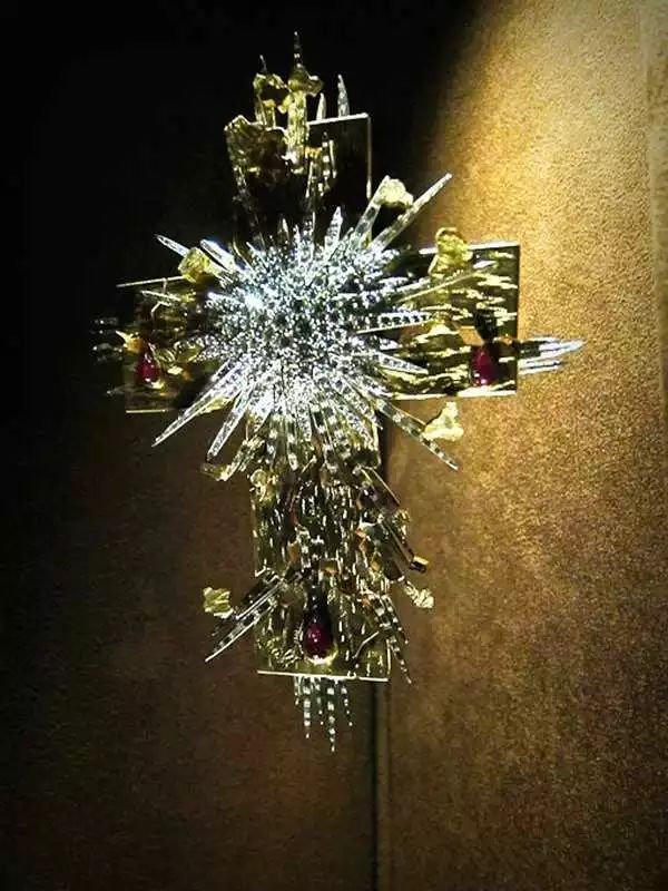 看完这5类珠宝设计,抛弃「猪精」,做维纳斯女孩吧