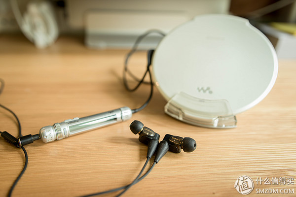 办公桌面舒适简约布局,好看的办公桌面布置