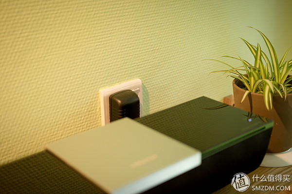 办公桌面舒适简约布局,好看的办公桌面布置