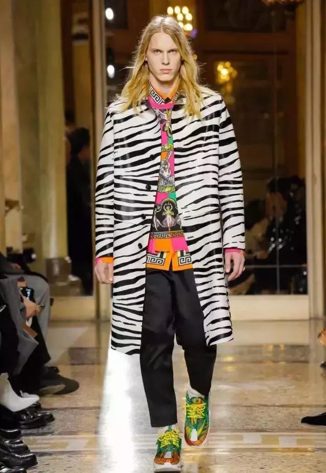 米兰时装周惊艳作品,米兰时装周高燃片段