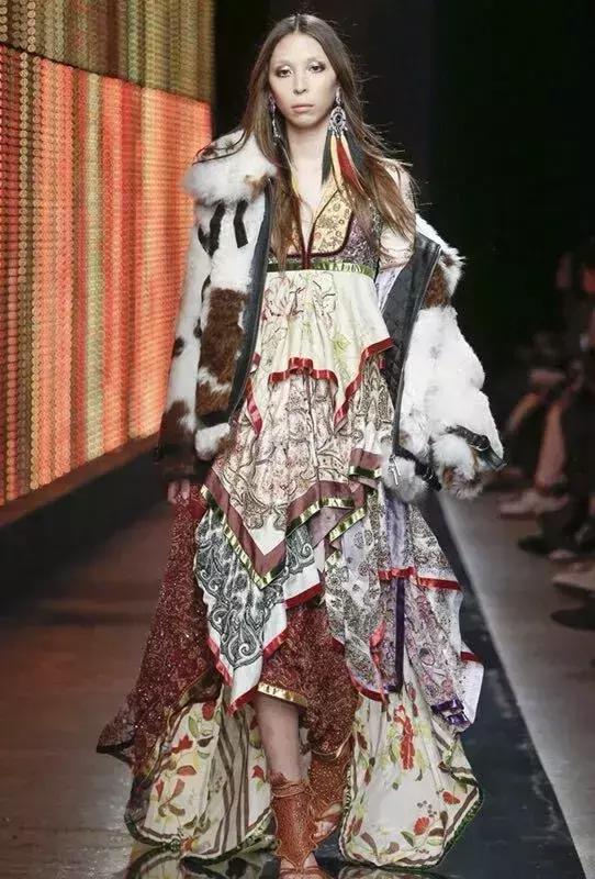 米兰时装周惊艳作品,米兰时装周高燃片段