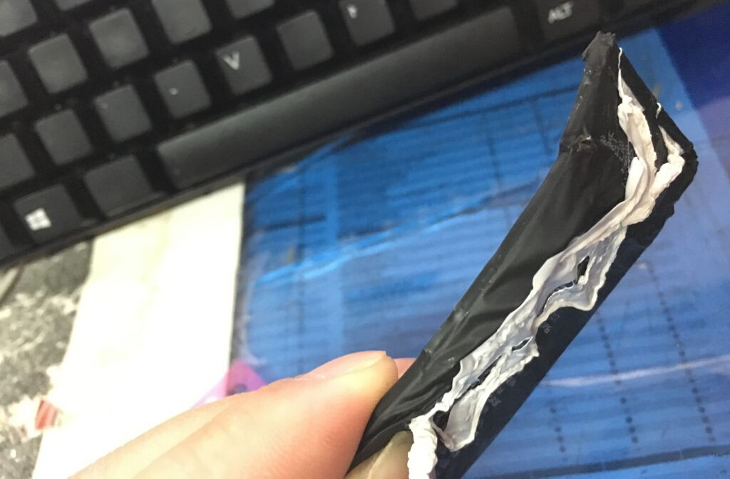 iphone换电池原装电池爆炸,iphone电池爆了还能修吗