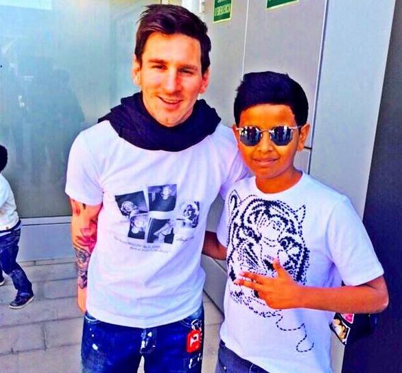 迪拜成龙专属超跑,迪拜成龙