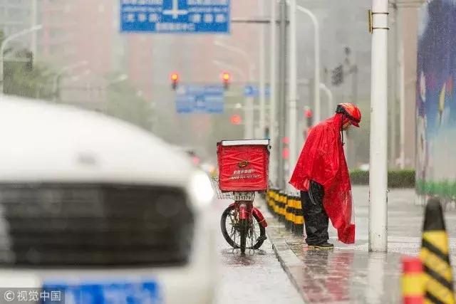 启程后美味送到你眼前，归途中孤独辛酸留给自己