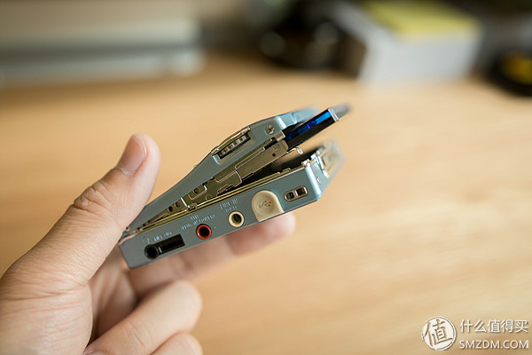 办公桌面舒适简约布局,好看的办公桌面布置