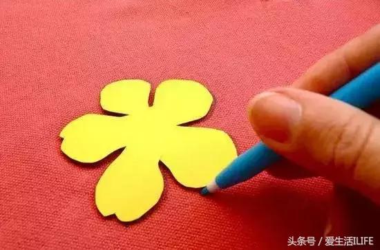 破洞衣服照样补出时尚来,衣物破损修补方法