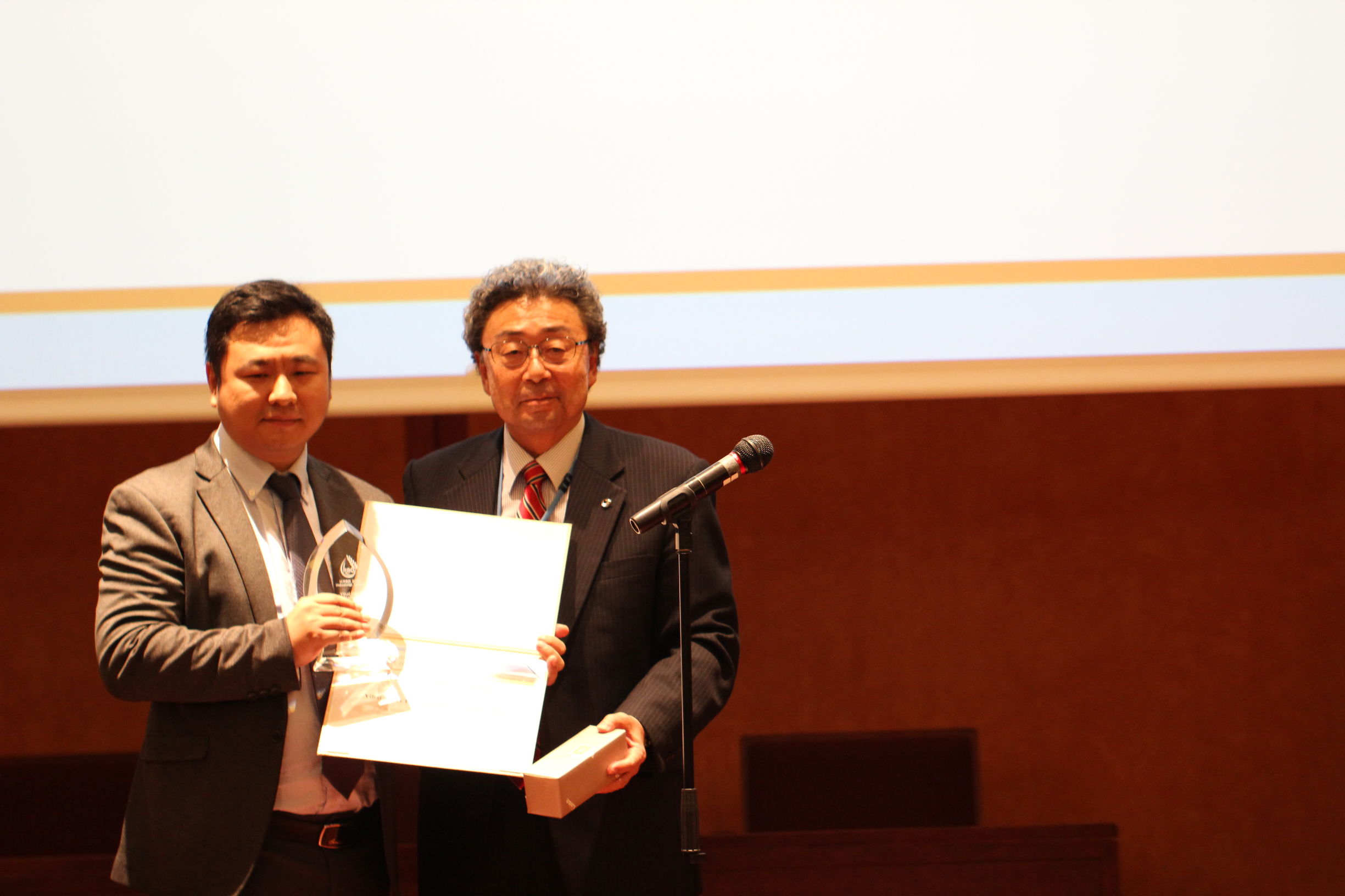 日本市民排队抢购中国稻米油,东京稻米油