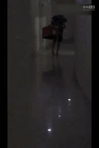 启程后美味送到你眼前，归途中孤独辛酸留给自己