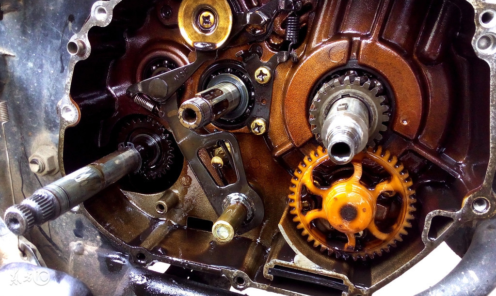 车上发电机故障现象及故障原因,发电机故障的原因及处理方法