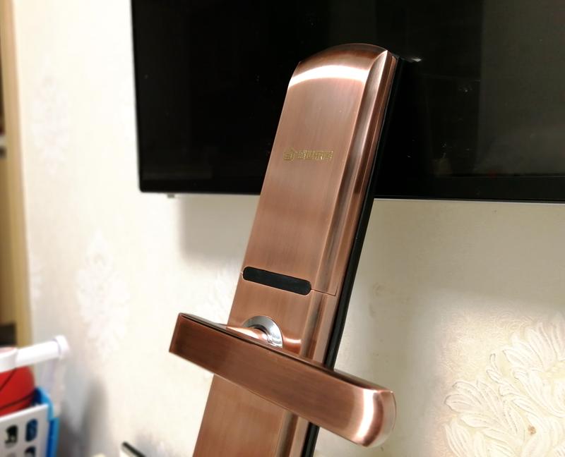 谁是您新年的贴心门神，有了乐居智能指纹锁就放心了