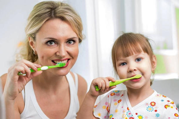 牙齿特别黄想什么办法能让它白,牙齿很黄怎么让它变白啊