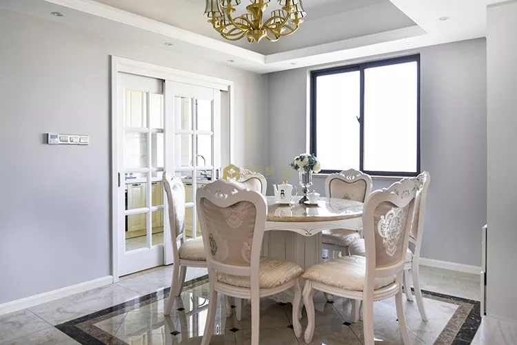 金色美缝剂提升颜值！146平欧式三居室，佛山蔚蓝湾畔业主很喜欢