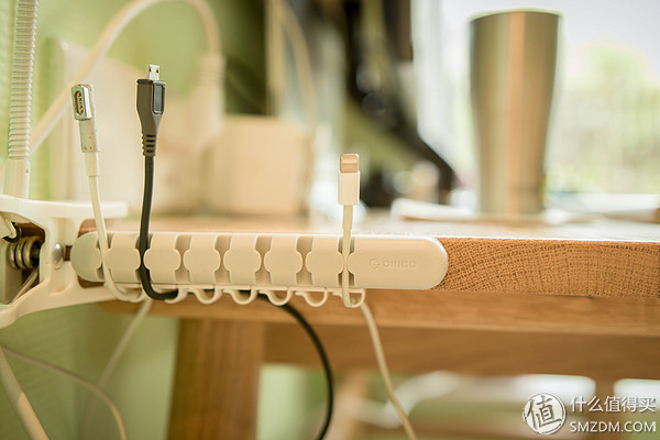 办公桌面舒适简约布局,好看的办公桌面布置