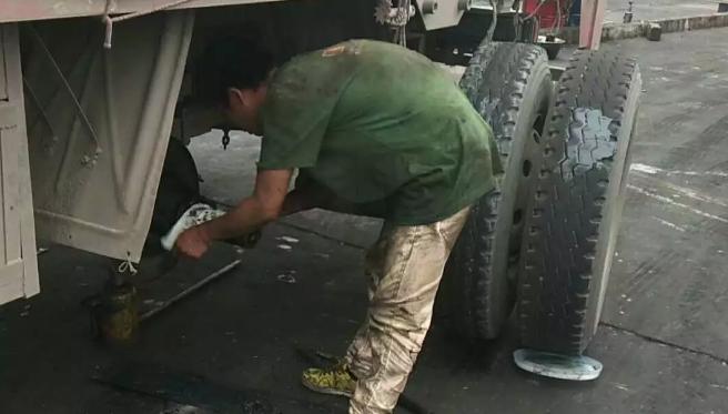 货车刹车温度多高是正常的,大货车刹车温度过高有什么影响