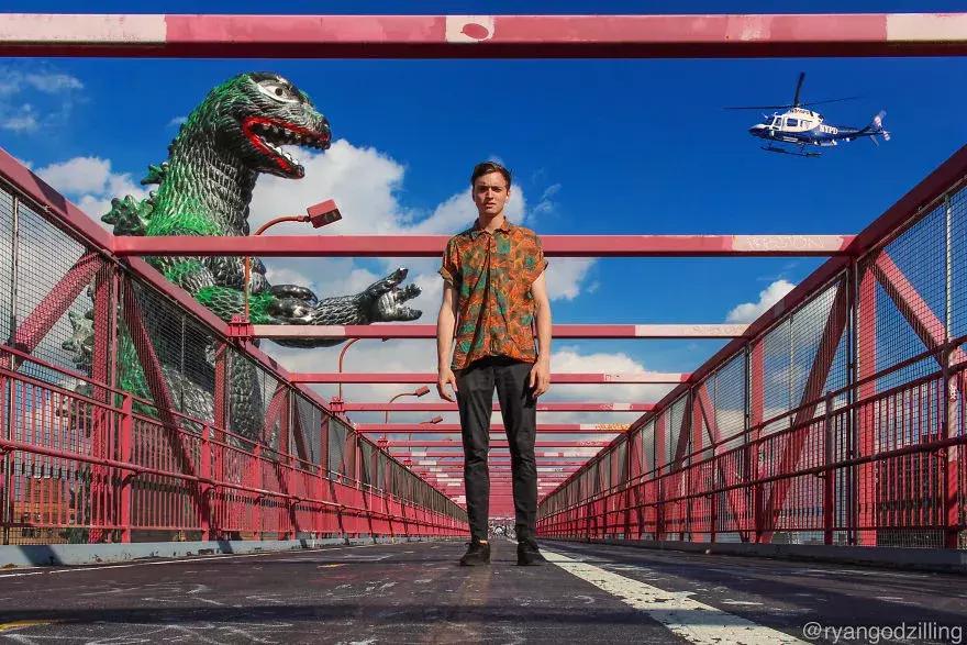 他花了20美元买一个玩具英语,花近10万元买大型恐龙模型