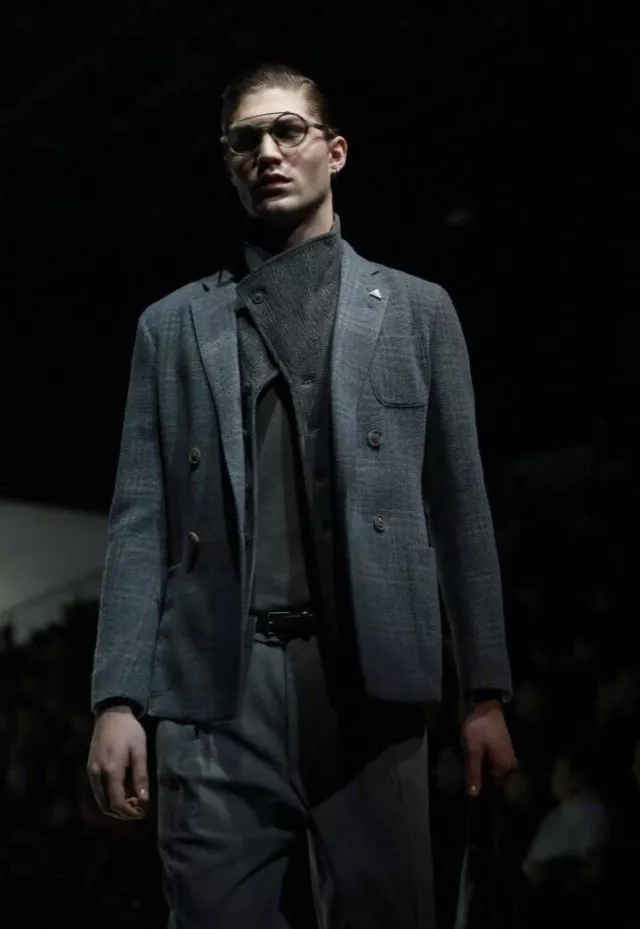 米兰时装周惊艳作品,米兰时装周高燃片段