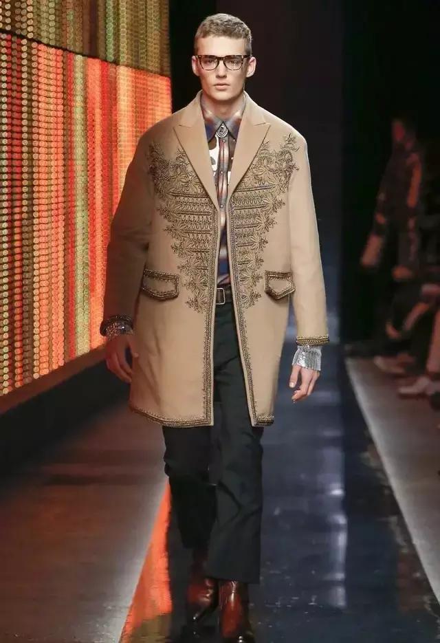 米兰时装周惊艳作品,米兰时装周高燃片段