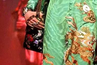 为什么要买上万的包包,为什么一个gucci包那么贵