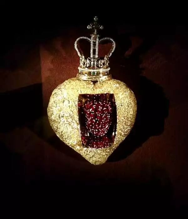 看完这5类珠宝设计,抛弃「猪精」,做维纳斯女孩吧