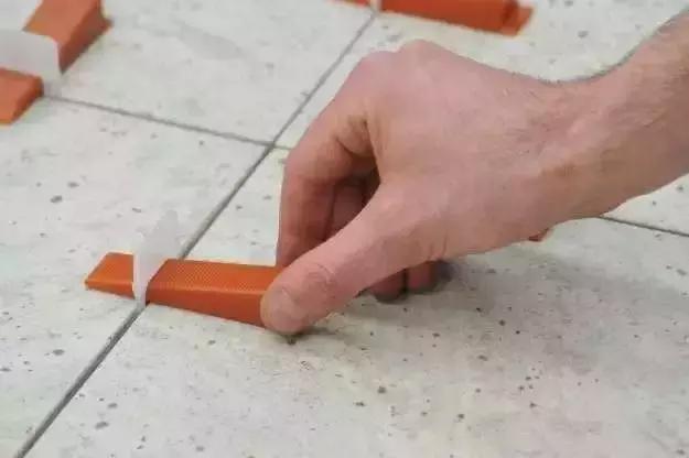 地砖高低不平怎么办,地砖高低不平整1到2毫米正常吗