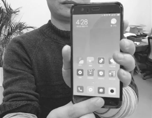 一段透明胶带+一支导电笔,大神秒破小米5S指纹识别