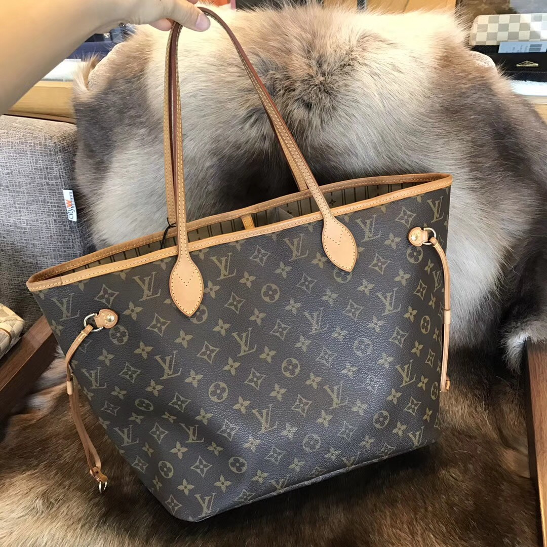 lv的包包怎么辨别真假,lv包包辨别左粗右细