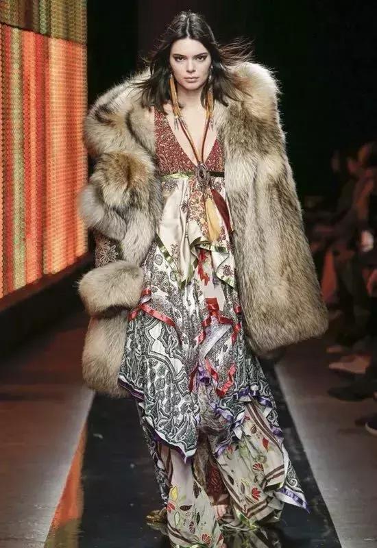 米兰时装周惊艳作品,米兰时装周高燃片段